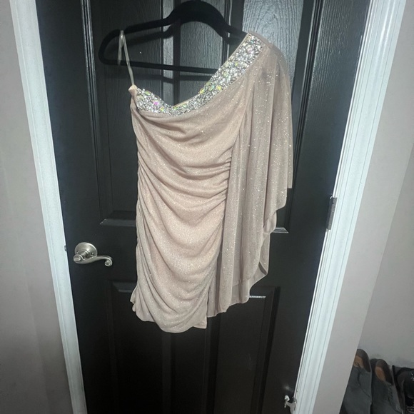 Brand- Emerald Sundae Small Gold dress from Estelle’s - Picture 5 of 5